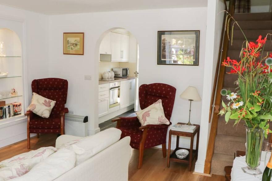 COACHMANS COTTAGE, romantic, character holiday cottage in Witherslack