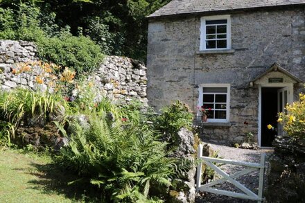 COACHMANS COTTAGE, romantic, character holiday cottage in Witherslack