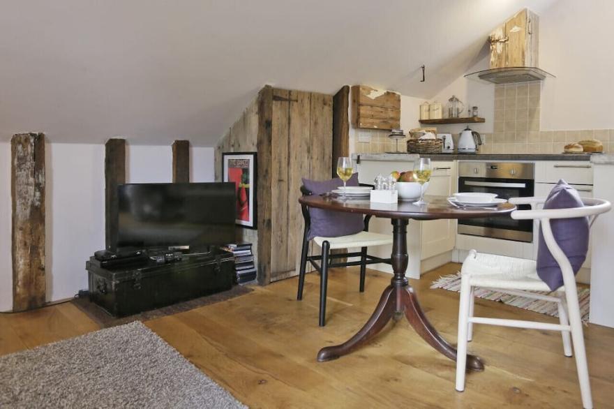 The Carter's Loft - One Bedroom House, Sleeps 2