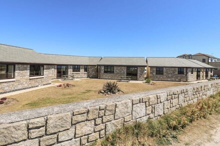 SEABREEZE, country holiday cottage, with a garden in Marazion