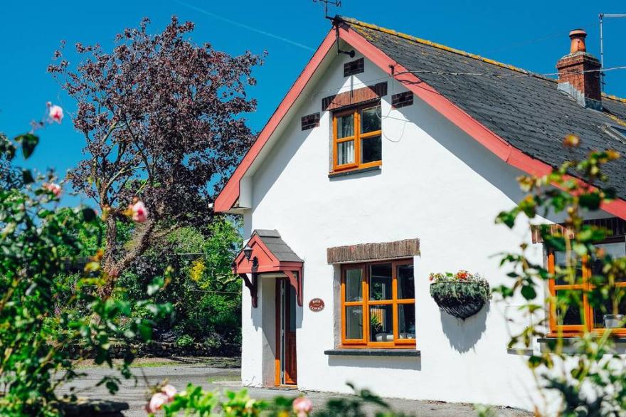 BARN COTTAGE, Family Friendly, With Open Fire In Haverfordwest