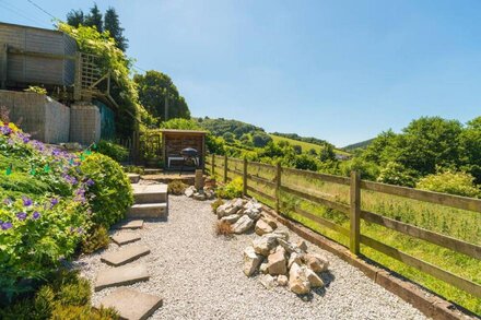 THE OLD CHAPEL, pet friendly, with hot tub in Stiperstones