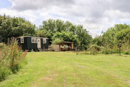 WILLOW, romantic, character holiday cottage in Wadebridge