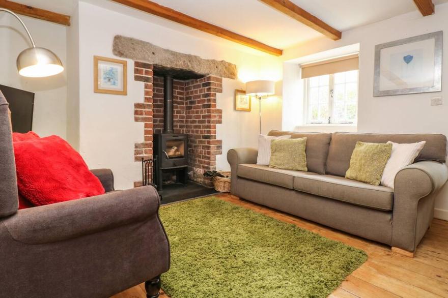 ELFIN COTTAGE, pet friendly, country holiday cottage in Porthleven