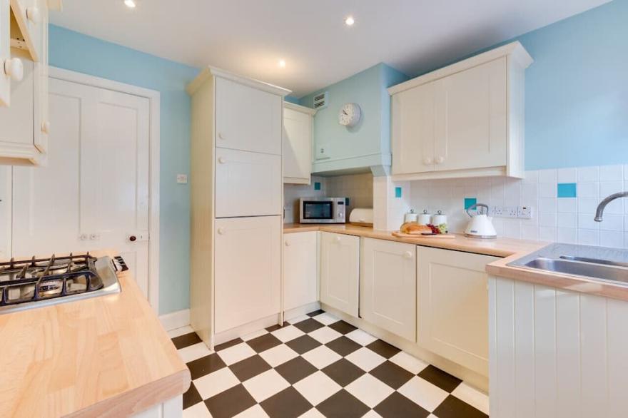 Sandpiper - Three Bedroom House, Sleeps 6