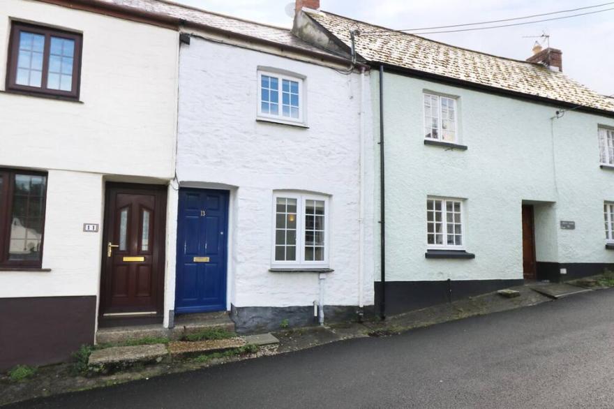 13 CASTLE HILL, Pet Friendly, With Open Fire In Lostwithiel