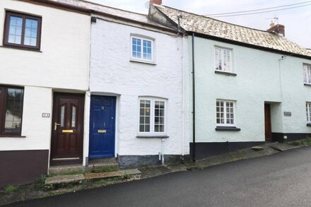 13 CASTLE HILL, pet friendly, with open fire in Lostwithiel