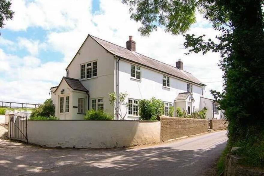 THE OLD SMITHY, pet friendly, character holiday cottage in Dottery