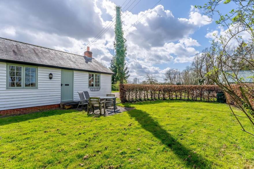 LITTLE MELROSE, romantic, with a garden in Collier Street