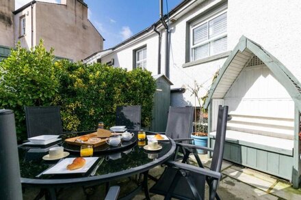 Cark House Cottage - Three Bedroom House, Sleeps 6