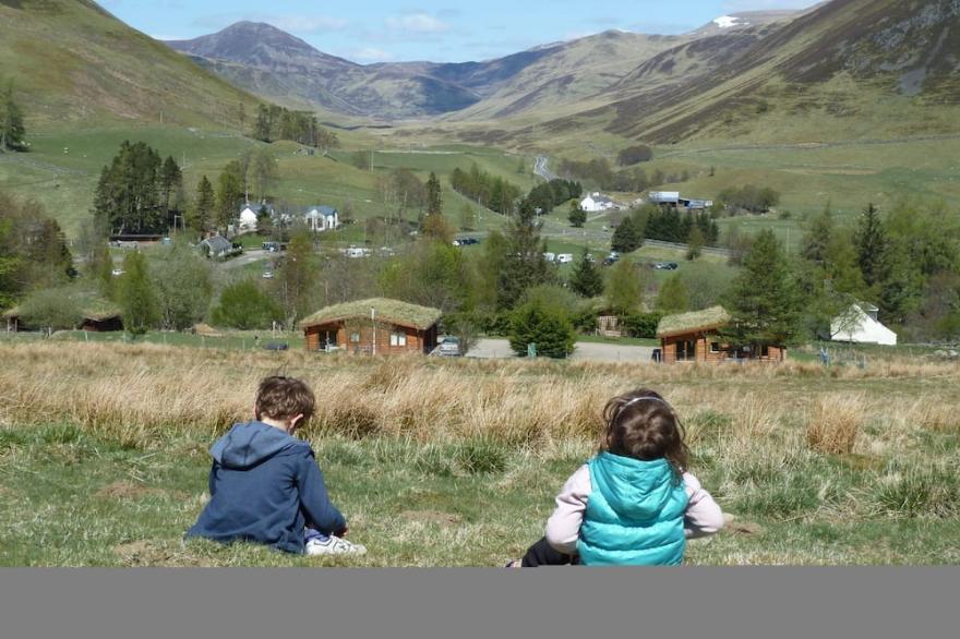 Log Cabin With Hot Tub & Sauna For 4/5 | In The Cairngorm National Park | Great Views