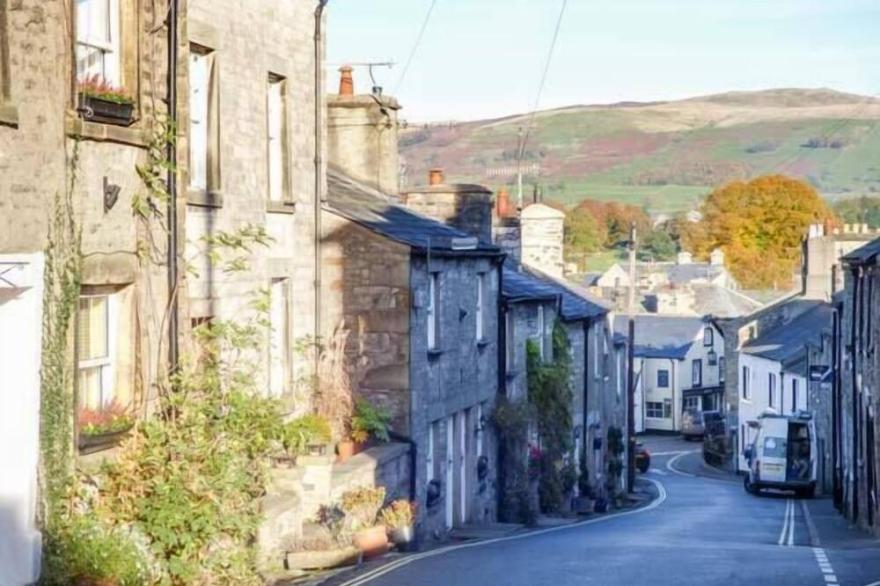 HONEY COTTAGE, pet friendly, with open fire in Kirkby Lonsdale