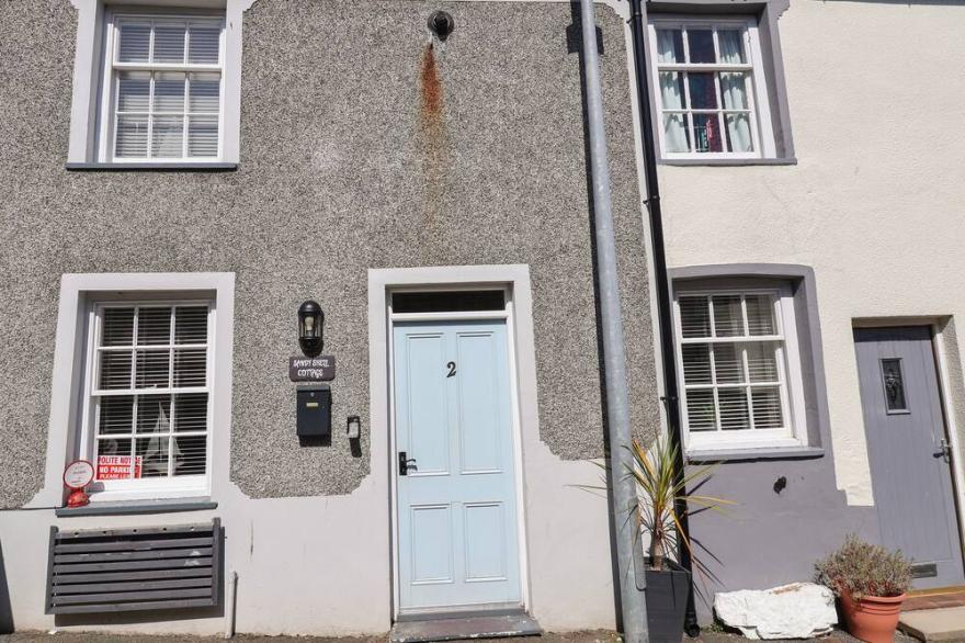 SANDY SHELL COTTAGE, pet friendly in Conwy