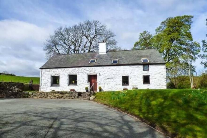 TY UCHAF, Character Holiday Cottage, With Open Fire In Llangwm