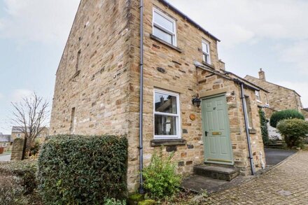 CLEEVE COTTAGE, family friendly, with open fire in Middleham