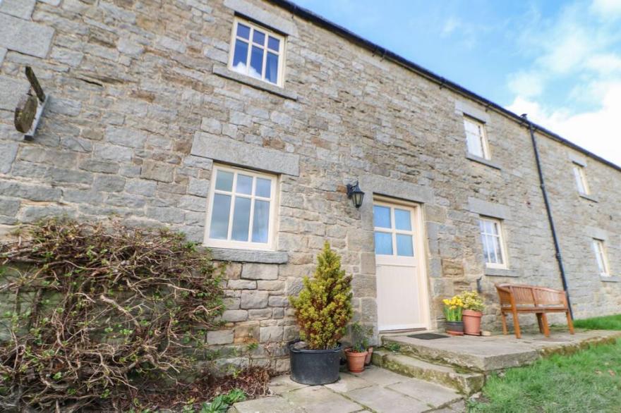 THE COTE, Pet Friendly, Character Holiday Cottage In Staindrop