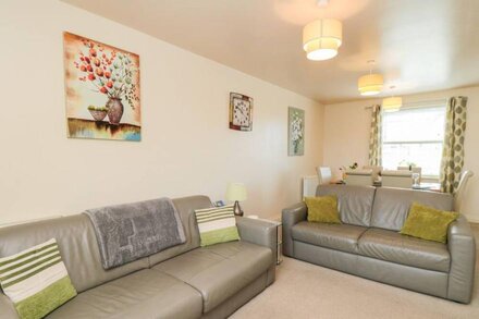 DENBY RETREAT, pet friendly, country holiday cottage in Filey