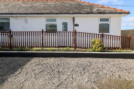 SEA SPRAY, with a garden in Dinas Dinlle