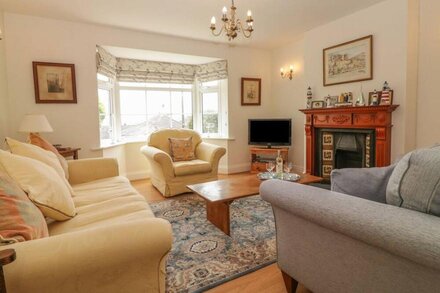 MARINE COTTAGE, family friendly, luxury holiday cottage in Salcombe