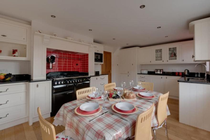 Poppy Corner - Three Bedroom House, Sleeps 6