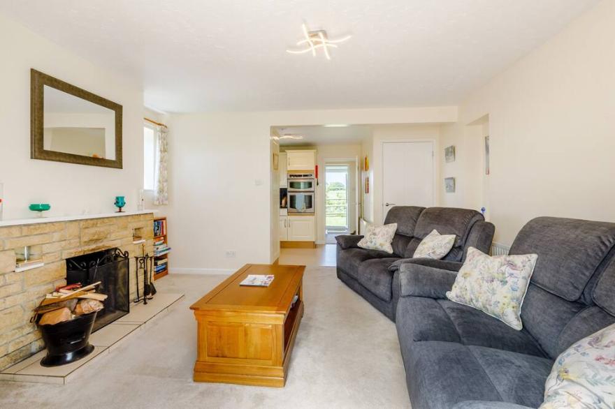DOWNSIDE, pet friendly, with open fire in Mosterton