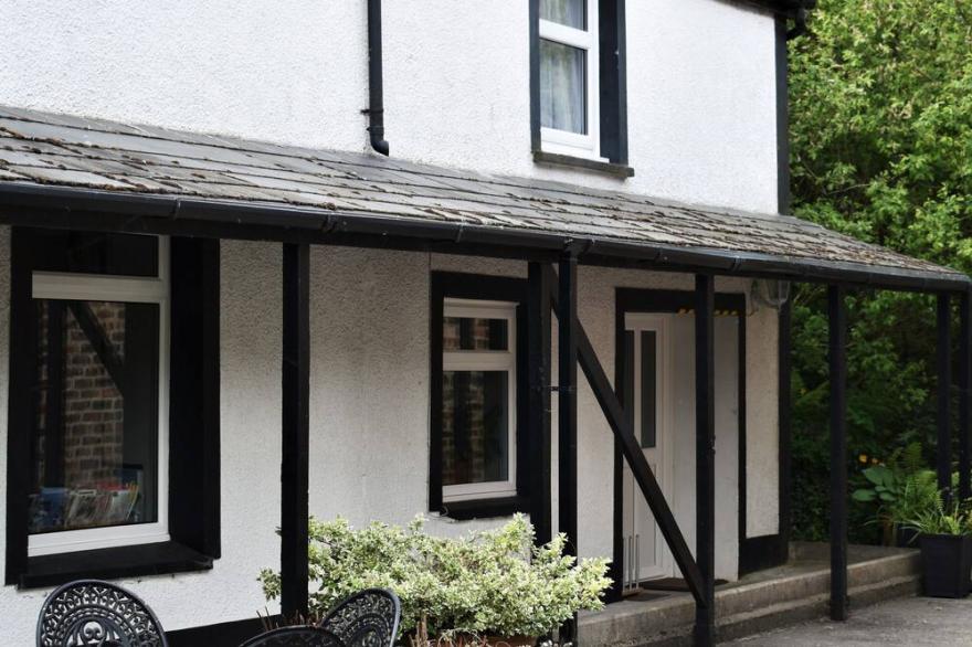 RED KITE, Pet Friendly, Character Holiday Cottage In Blaenwaun