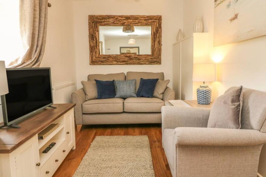 WREN COTTAGE, pet friendly, character holiday cottage in Ilfracombe