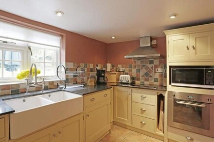 Swallows - Three Bedroom House, Sleeps 6