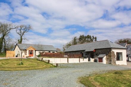 FRITILLARY COTTAGE, romantic, country holiday cottage in Bradworthy