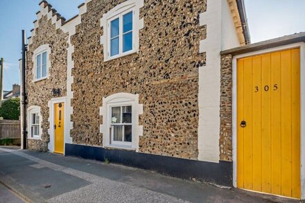 Flint Cottage - Four Bedroom House, Sleeps 8