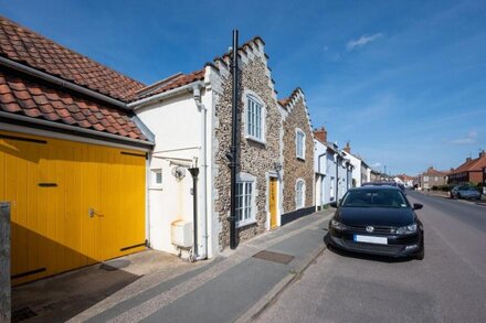 Flint Cottage - Four Bedroom House, Sleeps 8