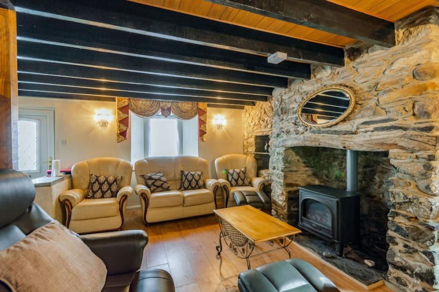 Y BWTHYN, pet friendly, with a garden in St Davids