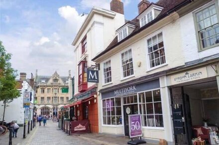 NAT FIELD'S HOUSE, family friendly in Canterbury