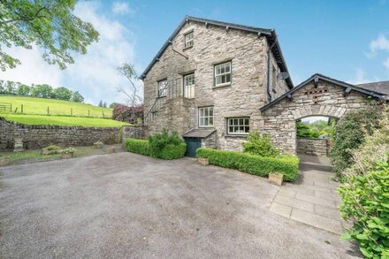 5 THE GRANARY, family friendly, with a garden in Kendal