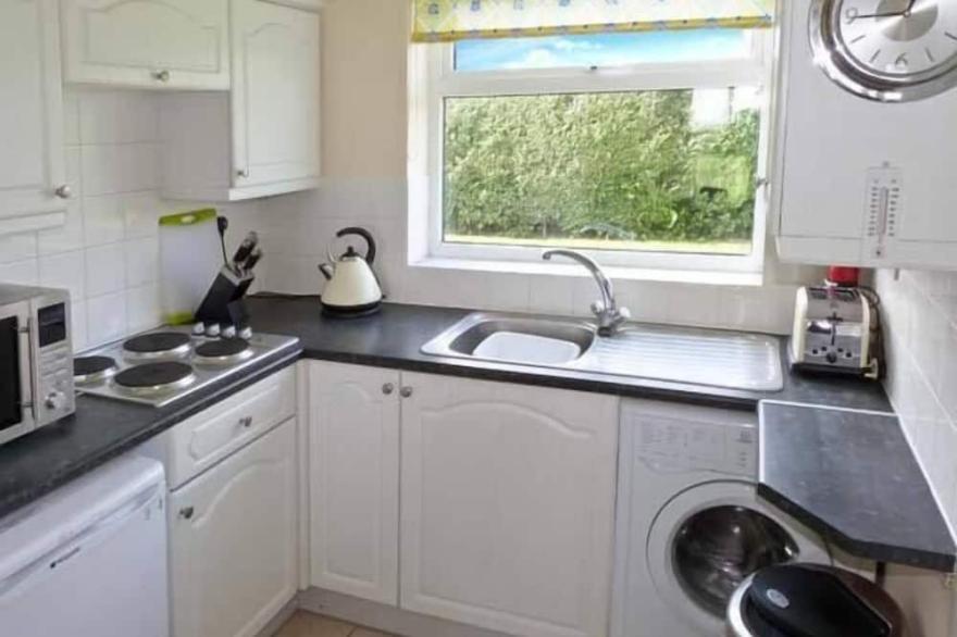 SEASCOPE, pet friendly, country holiday cottage in Kessingland