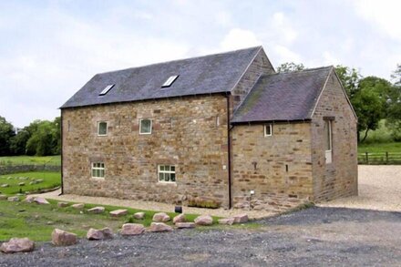 GOLDCREST, family friendly, character holiday cottage in Meerbrook