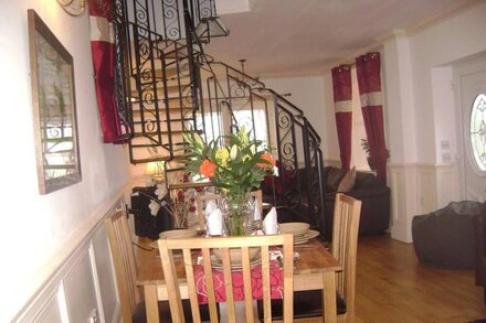 Stunning coastal country cottage 2 beds sleeps 5