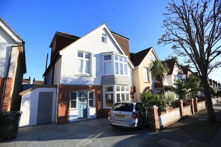 Huge seaside house with parking and garden