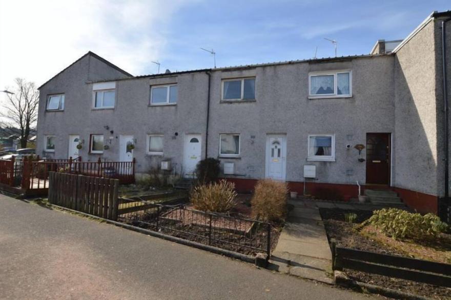 A Fully Equipped House In A Residential Area Not Far From Glasgow Airport And M8 Motorway.