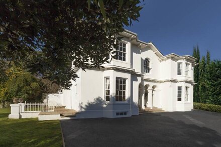 Georgian Manor With Panaromic Sea Views