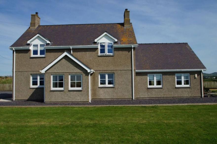 Hendy Iago - Five Bedroom House, Sleeps 11