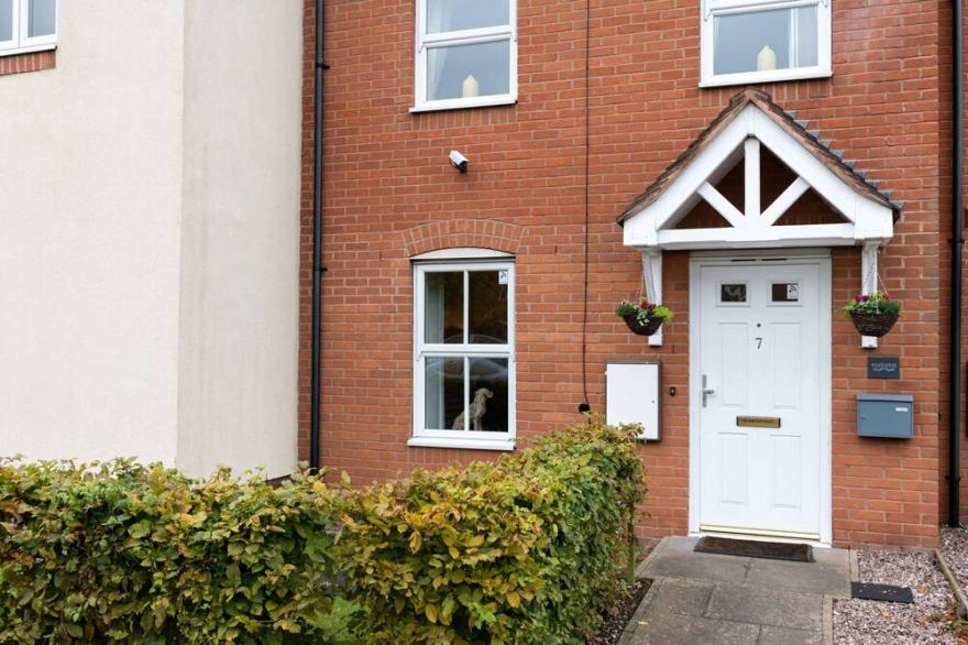 Hazeleigh - Stylish 4-Bed House near Airport, NEC, Resorts World Arena, Solihull