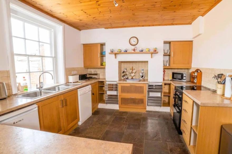 Coastguard Cottage  -  a house that sleeps 10 guests  in 4 bedrooms