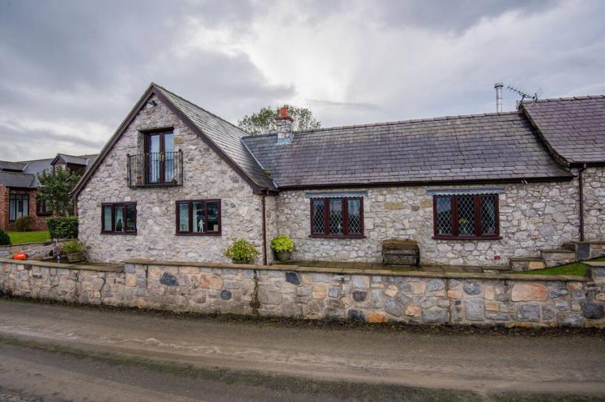 AROSFA, pet friendly, luxury holiday cottage in Trelawnyd