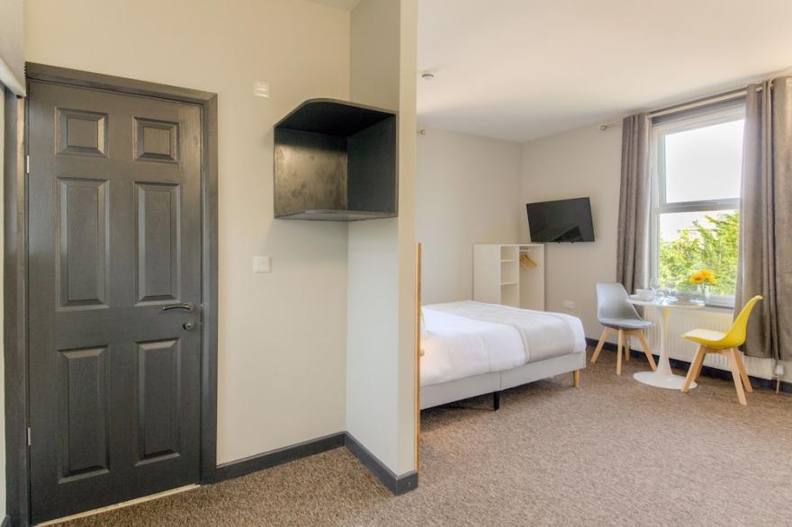 Boardwalk - Executive Studio