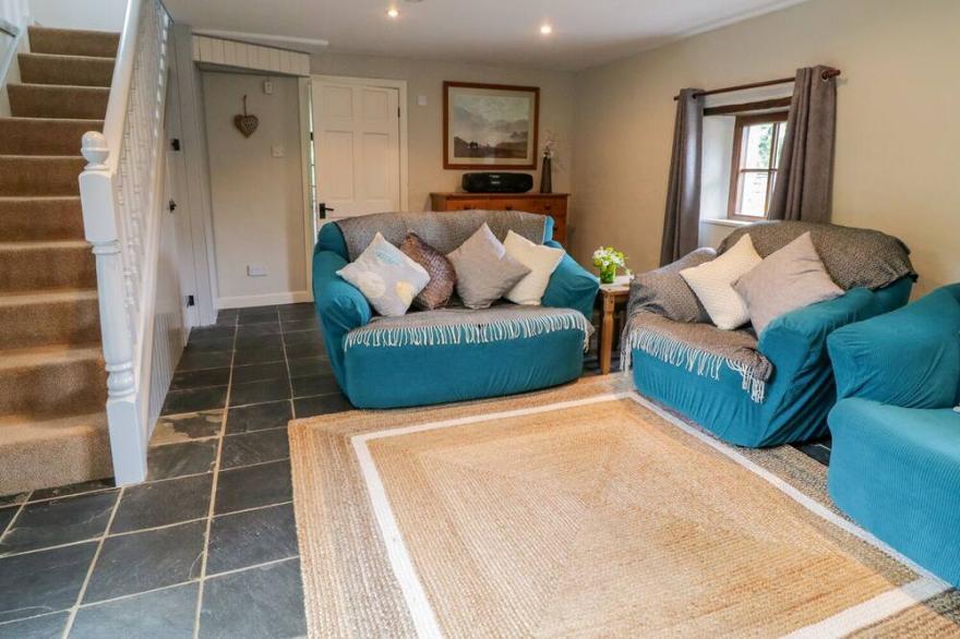 THORNY TALLET, pet friendly, character holiday cottage in Okehampton