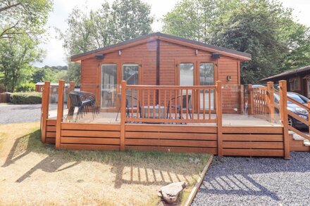 LAKES LODGE, family friendly, with hot tub in Windermere