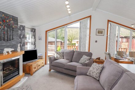 LIMEFITT LODGE, pet friendly, luxury holiday cottage in Windermere