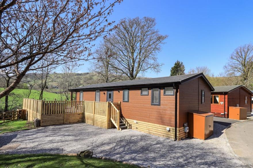 JINNYSPINNER LODGE, Pet Friendly, With A Garden In Windermere