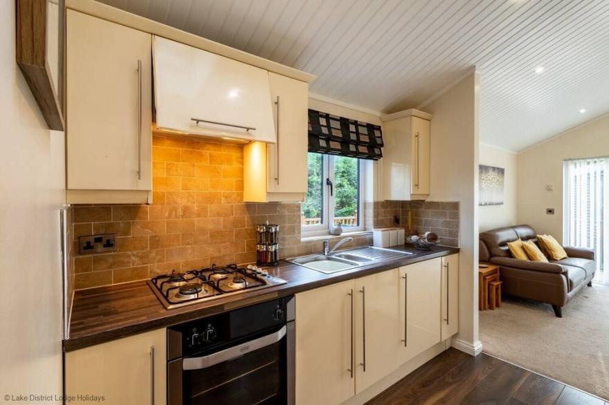 FIR TREE LODGE, pet friendly, with hot tub in Windermere
